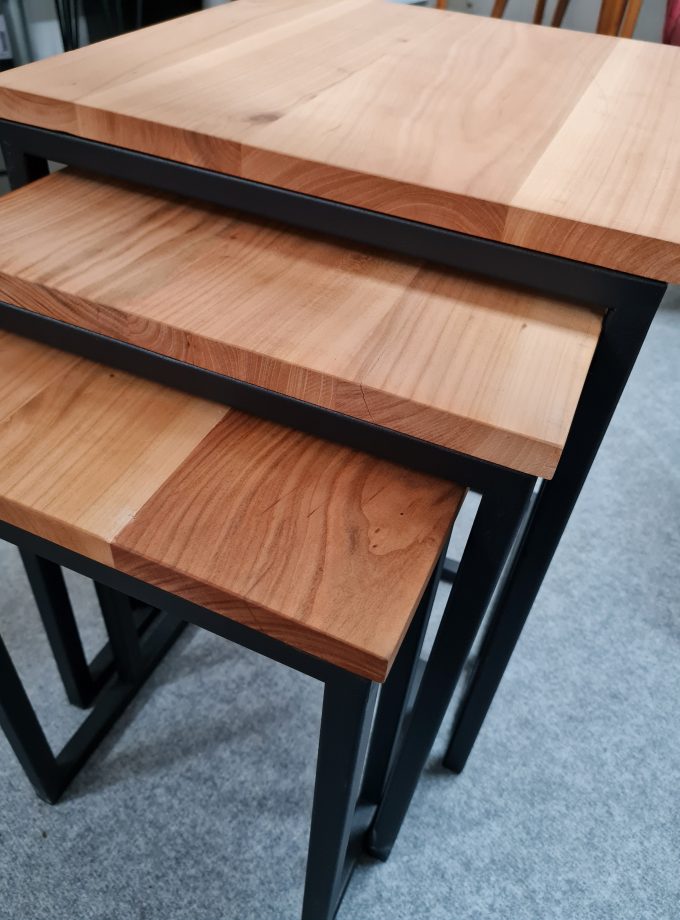 3'er Set Beistelltisch aus Kirschbaum