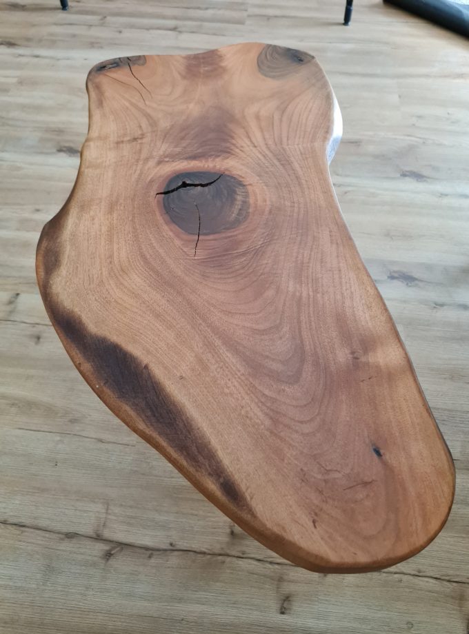 Beistelltisch aus Nussbaum