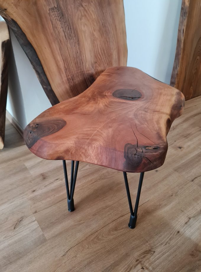 Beistelltisch aus Nussbaum