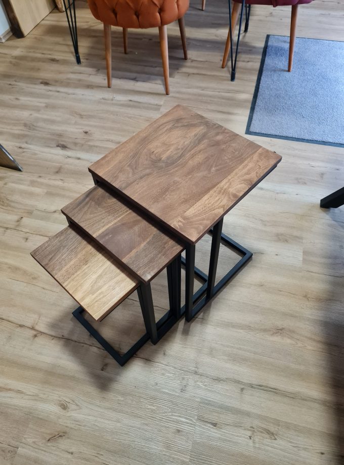3'er Set Beistelltisch aus Nussbaum