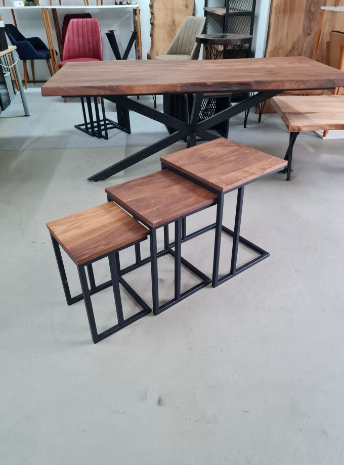 3'er Set Beistelltisch aus Nussbaum