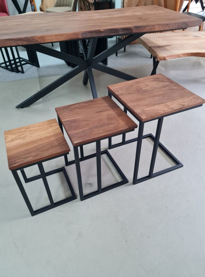 3'er Set Beistelltisch aus Nussbaum