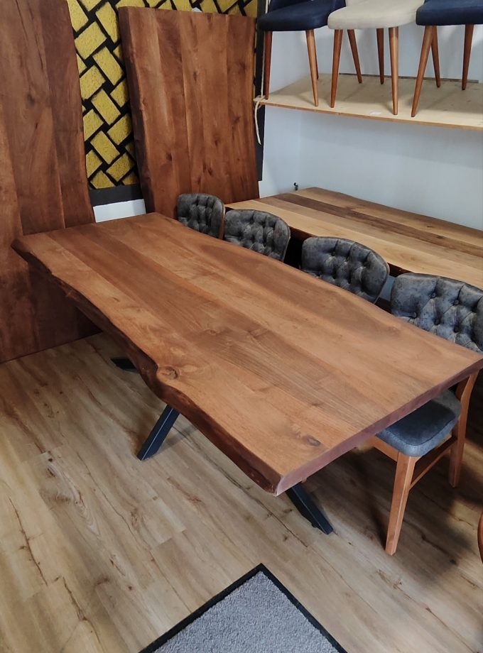 Tisch Nussbaum - Massivholz